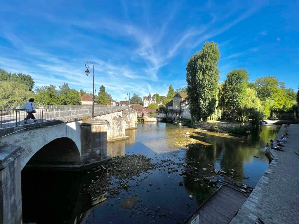 Les Pieds Dans L'Eau - Moret Centre エクステリア 写真